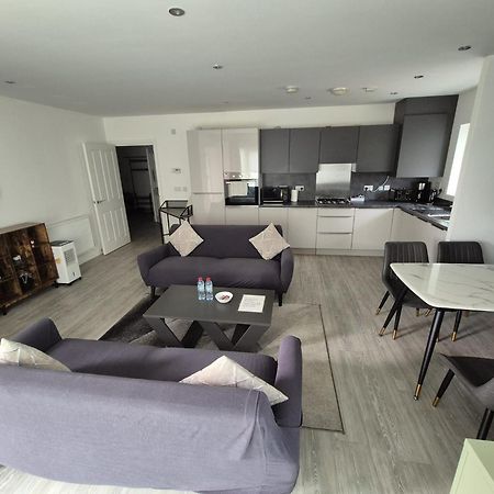 Luxury 2Bedroom - 2Bath - Prime Location - Patio Harrow on the Hill Buitenkant foto