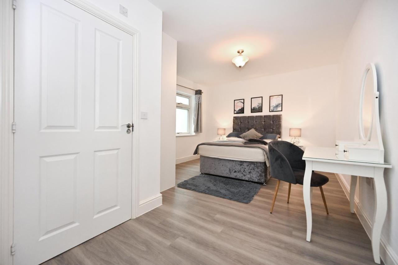Luxury 2Bedroom - 2Bath - Prime Location - Patio Harrow on the Hill Buitenkant foto