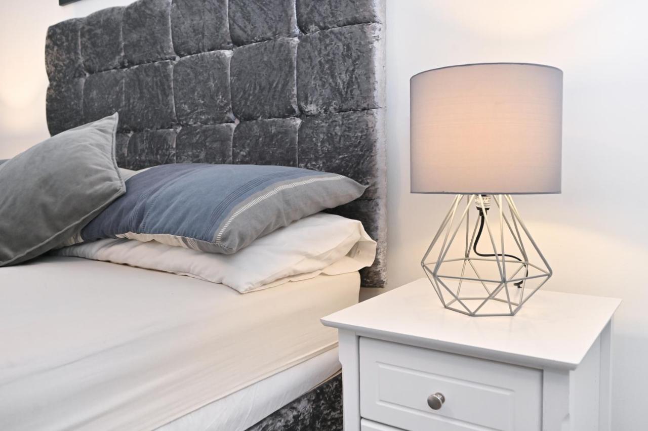 Luxury 2Bedroom - 2Bath - Prime Location - Patio Harrow on the Hill Buitenkant foto