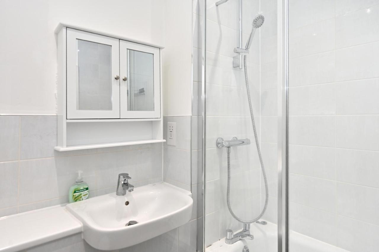 Luxury 2Bedroom - 2Bath - Prime Location - Patio Harrow on the Hill Buitenkant foto