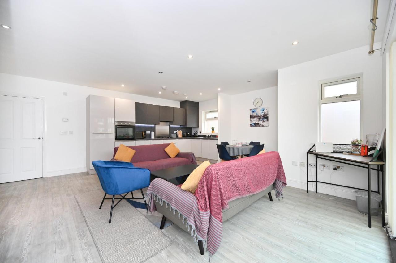 Luxury 2Bedroom - 2Bath - Prime Location - Patio Harrow on the Hill Buitenkant foto