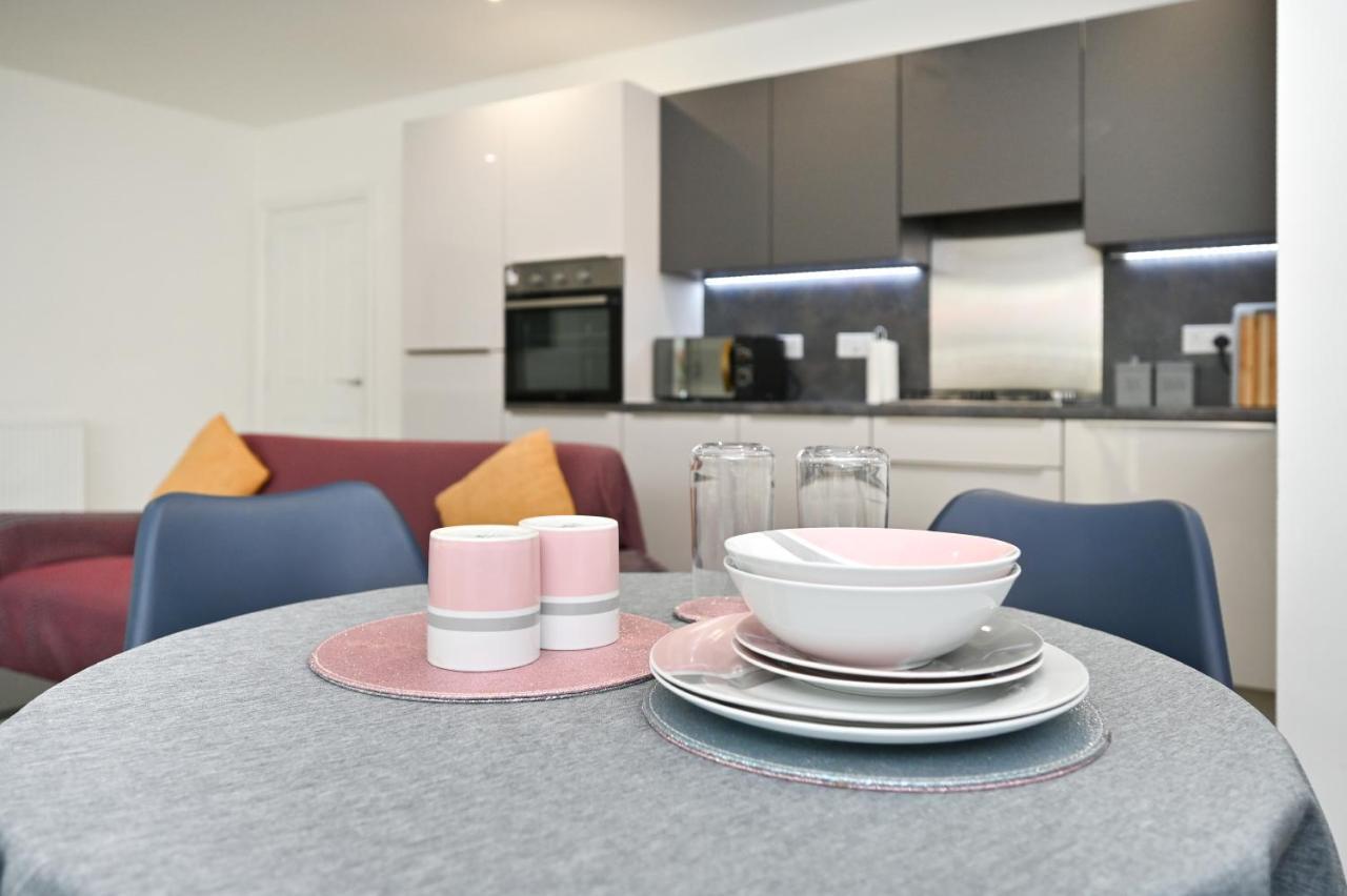 Luxury 2Bedroom - 2Bath - Prime Location - Patio Harrow on the Hill Buitenkant foto