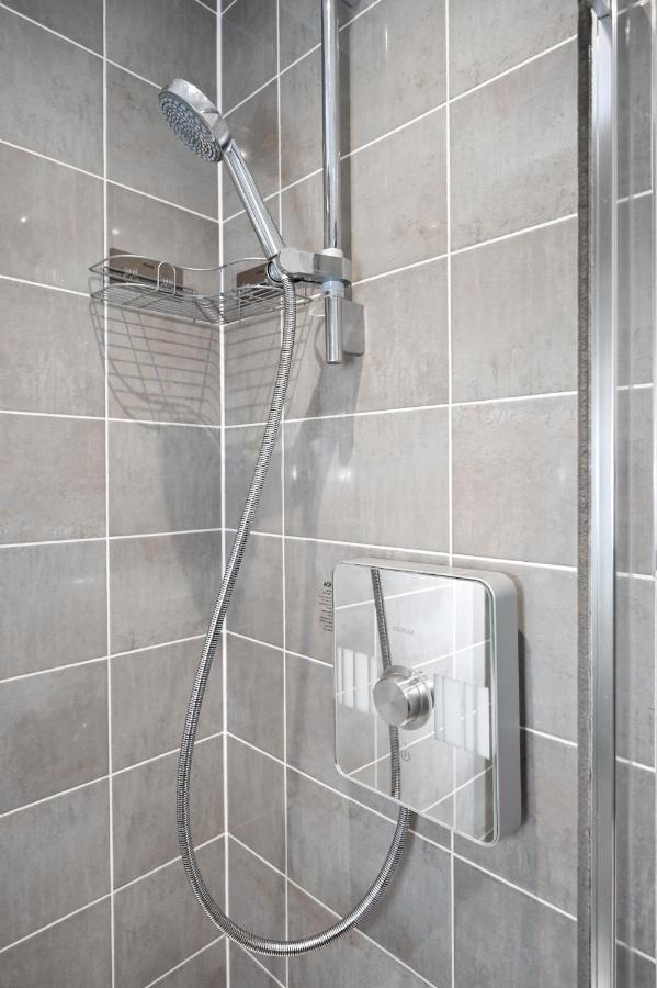 Luxury 2Bedroom - 2Bath - Prime Location - Patio Harrow on the Hill Buitenkant foto