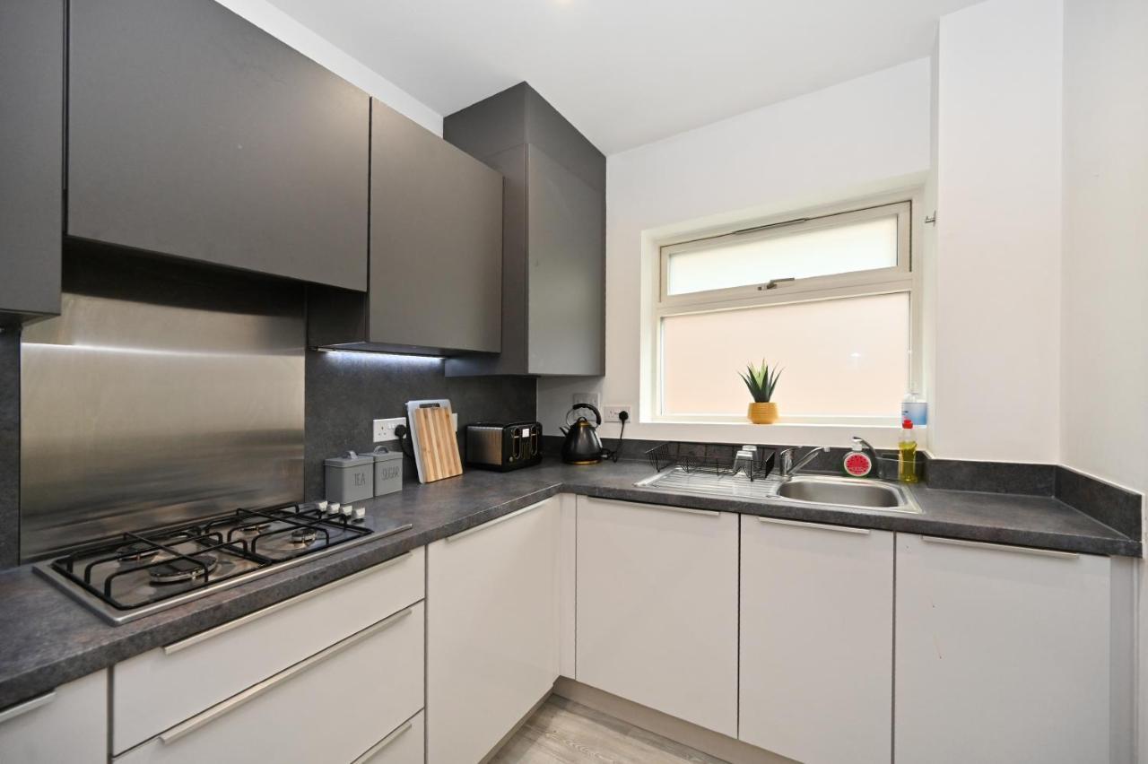 Luxury 2Bedroom - 2Bath - Prime Location - Patio Harrow on the Hill Buitenkant foto