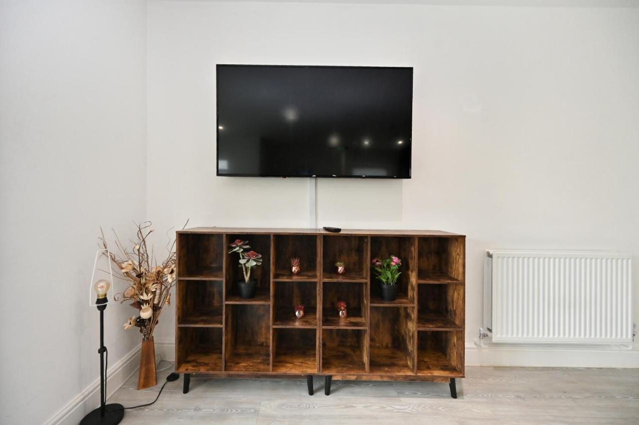 Luxury 2Bedroom - 2Bath - Prime Location - Patio Harrow on the Hill Buitenkant foto