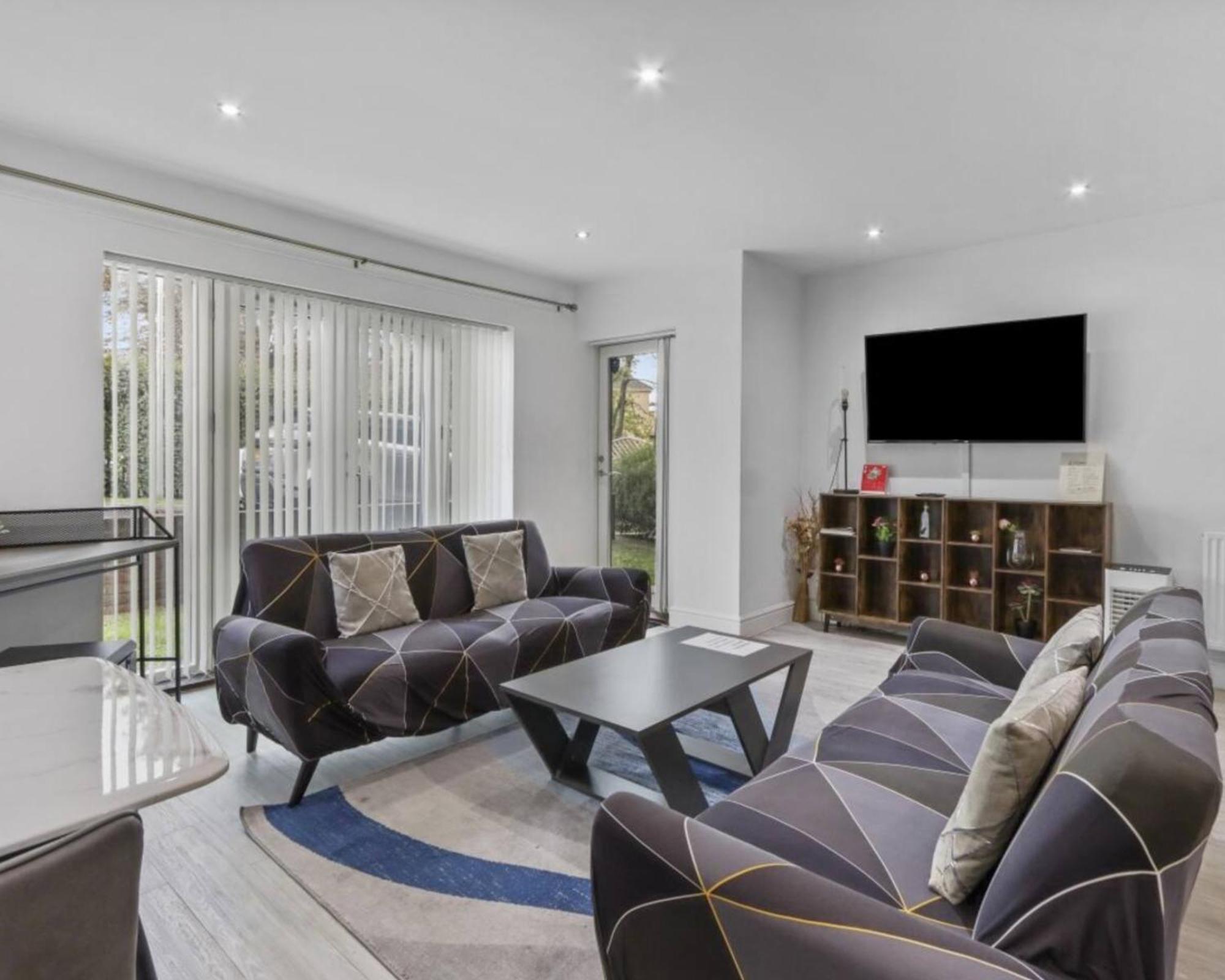 Luxury 2Bedroom - 2Bath - Prime Location - Patio Harrow on the Hill Buitenkant foto