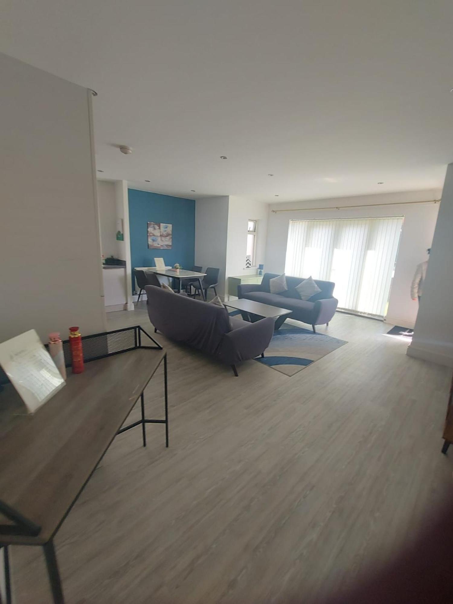 Luxury 2Bedroom - 2Bath - Prime Location - Patio Harrow on the Hill Buitenkant foto